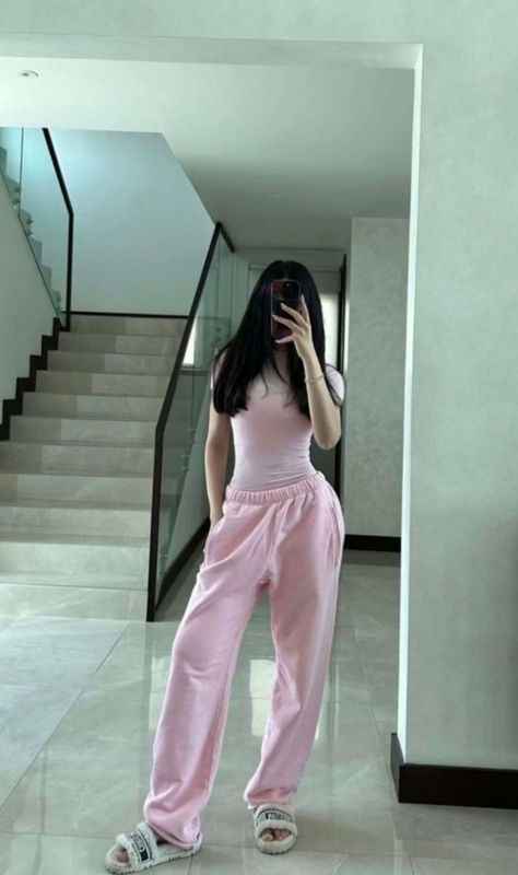 Pink Joggers Outfit, Sanrio Flowers, Dove Lotion, Outfits Hawaii, Casual Home Outfits, Glossier Bag, Hawaii Sea, Fruit Cereal, Kawaii Hair