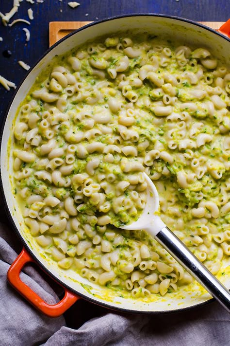 Zucchini Mac and Cheese - Easy mac and cheese recipe with shredded zucchini, brown rice elbow macaroni, almond milk and a bit of cheese. Healthy Mac N Cheese Recipe, Easy Mac And Cheese Recipe, Healthy Mac N Cheese, Almond Milk Recipes, Easy Mac And Cheese, Mac Cheese Recipes, Shredded Zucchini, Mac And Cheese Recipe, Elbow Macaroni