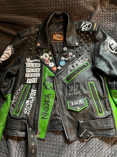 I Know A Spot, Leather Battle Jacket, Patch Jacket Ideas, Punk Clothes Men, Spike Jacket, Punk Leather Jacket, Battle Jackets, Battle Vest, Punk Fashion Diy