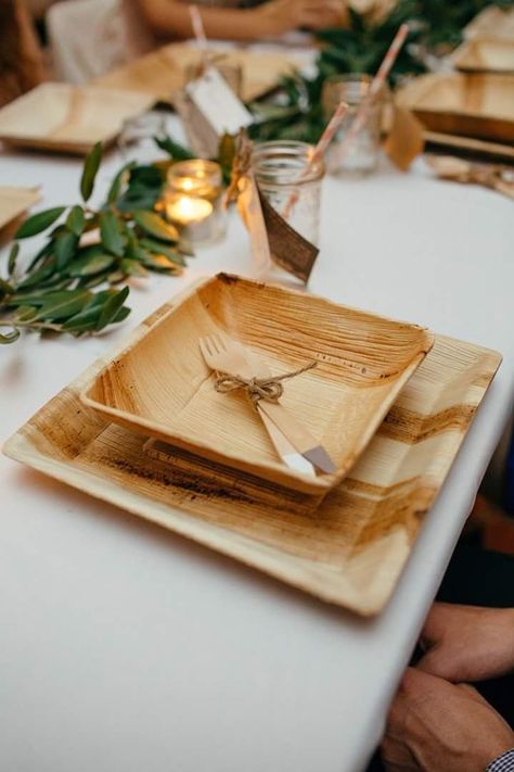 Top 33 Wedding Planning Tips and Tricks You Must Know About Biodegradable Plates Wedding, Palm Leaf Plates Wedding Place Settings, Wedding Table Setting Disposable Plates, Wedding Palm Leaf Plates, Sustainable Table Setting, Disposable Bamboo Plates Wedding, Diy Wedding Plates Place Settings, Wedding With Disposable Plates, Palm Leaf Table Setting