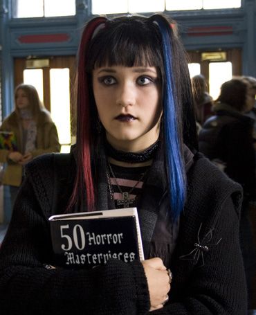 Emily Osment Haunting Hour, Emily Osment, Peinados Fáciles Para Cabello Corto, The Haunting, Grunge Girl, Goth Aesthetic, Gothic Girls, Grunge Hair, Book Girl