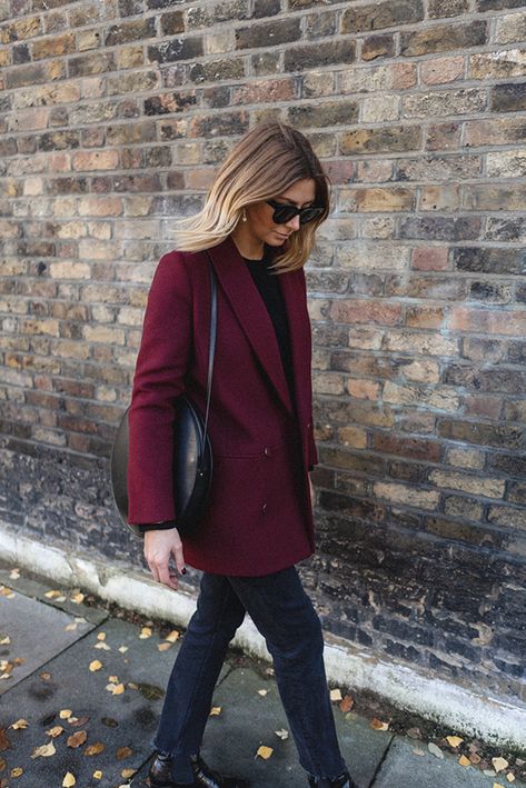 Emma Hill wears berry coat by Sezane Maroon Coat Outfit, Maroon Blazer Outfit, Blazer Outfit Ideas For Women, Burgundy Blazer Outfit, Burgundy Jacket Outfit, Blazer Outfit Ideas, Emma Hill, Maroon Blazer, Burgundy Outfit