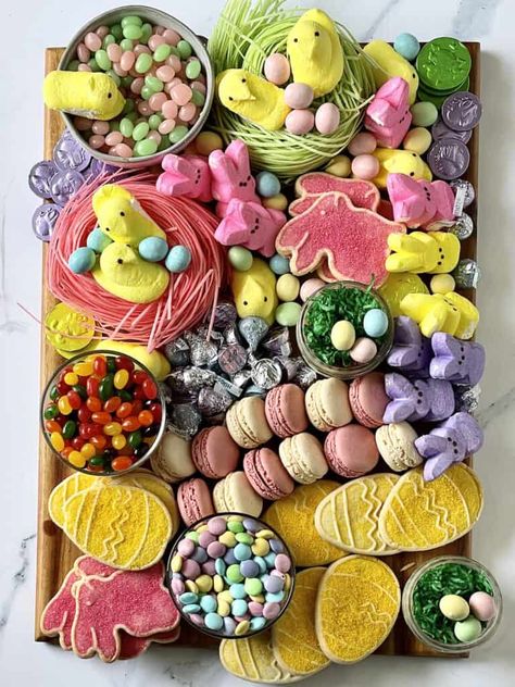 Easter is a time for lots of sweet treats, spring desserts, and time with family. End your Easter dinner with this tray full of springtime candy and traditional Easter sweets— the kids will thank you! Making grazing boards for holidays is an easy way to add a little fun to the day's menu, especially when they are charcuterie boards full of candy! An Easter candy charcuterie board is not hard to make. It's takes about 15 minutes, or however long it takes you to arrange the goodies. Peep Recipes, Easter Dessert Board, Easter Candy Charcuterie Board, Gluten Free Pumpkin Desserts, Candy Charcuterie Board, Easy Desserts For Kids, Peeps Recipes, Candy Charcuterie, Healthy Fall Desserts