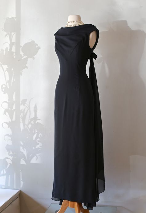 1960's Silk Chiffon Evening Gown from Xtabay Vintage. Vintage Dress Silhouette, 1960s Fashion Formal, Vintage Little Black Dress, 1960 Dresses Formal, Vintage Formal Dresses Classy, Vintage Evening Wear, 60s Evening Dress, 1960s Black Dress, Vintage Black Formal Dress