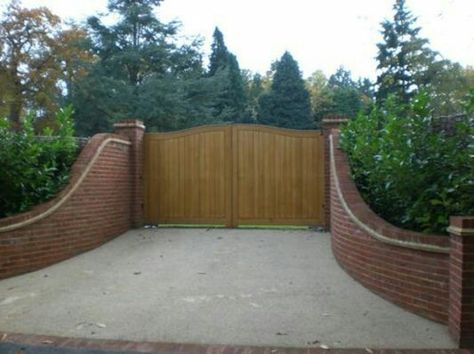 Brick And Fence Garden Wall, Brick Wall Driveway Entrance, Cottage Gates Driveway, In And Out Driveway Ideas, Driveway Privacy Gate, Brick Wall Entryway, Driveway Wall Ideas, Front Gate Entrance Driveway, Entry Gates Ideas Driveway Entrance