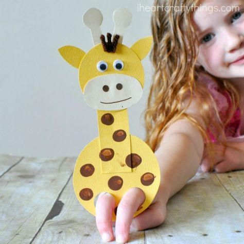 Kids bored at home? Try these 9 fun & easy zoo animal crafts with your kids! Peacocks, giraffes, tigers, and more, made from supplies you probably have around the house. Zebra Craft, Zoo Animal Crafts, Giraffe Crafts, Paper Plate Animals, Paper Plate Crafts For Kids, Puppet Crafts, Summer Crafts For Kids, Animal Crafts For Kids, Finger Puppet