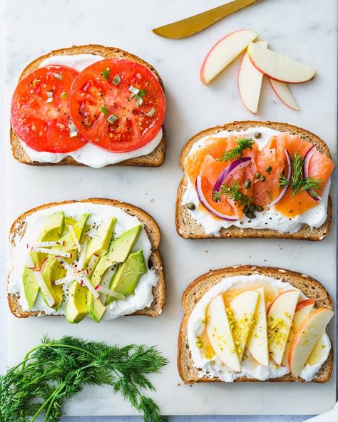 Ricotta Egg Toast, Sweet Ricotta Toast, Ricotta And Tomato Toast, Savory Ricotta Toast, Ricotta Jam Toast, Recipes With Ricotta, Diet Lunch Ideas, Mediterranean Diet Snacks, Healthy Cheese