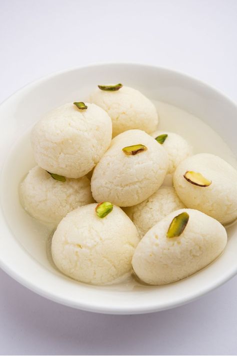 Rasgulla Bengali Sweet Dish Rosogolla Photography, Indian Dessert Photography, South Asian Desserts, Rasgulla Photography, South Asian Food, South Indian Sweets, Rasgulla Recipe, Desserts Around The World, Food Set Up