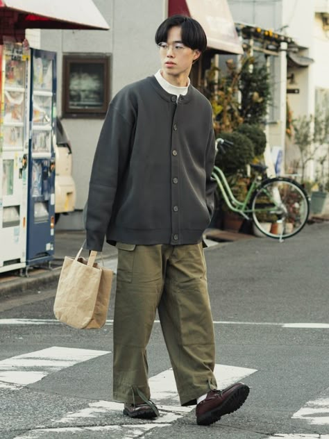 Japanese Menswear Streetstyle, Japanese Male Fashion Street Styles, Casual Japanese Outfits Men, Japanese Male Outfit, Japanese Men’s Fashion, Japan Streetwear Men, Japanese Style Outfits Men, Japanese Men Outfit, Japan Street Style Mens