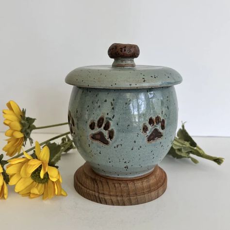 Diy Dog Urns For Ashes, Wood Pet Urn, Pet Urns Dogs, Animal Urns Pet Ashes, Dog Urns, Cat Urns, Paw Print Design, Small Urns, Pet Ashes