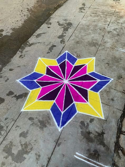 Artistic Rangoli, Marghazhi Kolam, Embroidery Pillows, 3d Rangoli, Colour Rangoli, Simple Flower Rangoli, Indian Rangoli Designs, Peacock Rangoli, Alpona Design