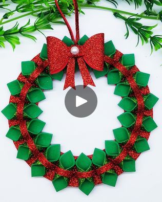 Wreath For Christmas Diy, Christmas Wreath Paper Craft, Christmas Wreath Making Ideas, Foam Christmas Wreaths, Christmas Decor Ideas Diy Crafts Easy Paper, How To Make Christmas Wreaths Diy, Christmas Decoration For School, Paper Christmas Wreath Diy, Christmas Decor Ideas School