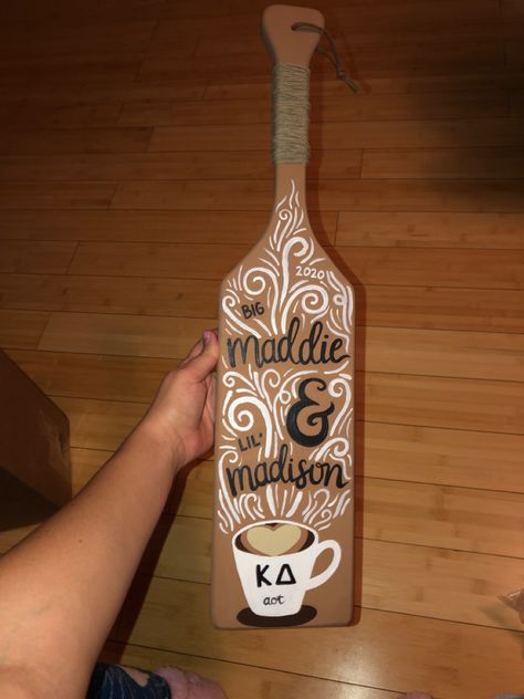 Sorority paddle Unique Paddles Sorority, Butterfly Paddle Sorority, Big Little Sorority Paddles, Paddle Painting Ideas Sorority, Sorority Paddles Ideas Unique, Paddle Designs Sorority, Sorority Paddles Unique, Big Little Paddles Sorority Ideas, Paddle Ideas Sorority