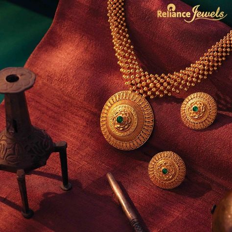 This Diwali, look your traditional best by donning jewellery that exudes royalty from our Mahalaya Diwali collection, each of whose pieces is meticulously crafted and possesses the intricate beauty of Maharashtrian culture. Now, get UP TO 25% OFF* on Gold jewellery-making charges and Diamond jewellery value. Visit your nearest Reliance Jewels showroom to explore our luxurious Mahalaya collection. *T&C Apply #RelianceJewels #BeTheMoment #MahalayaCollection #DiwaliCollection2022 #GoldJewellery Reliance Jewels, Maharashtrian Culture, Diwali Look, Jewellery Shoot, Jewellery Photography Inspiration, Jewellery Photography, Product Shoot, Artificial Jewellery, Jewelry Post