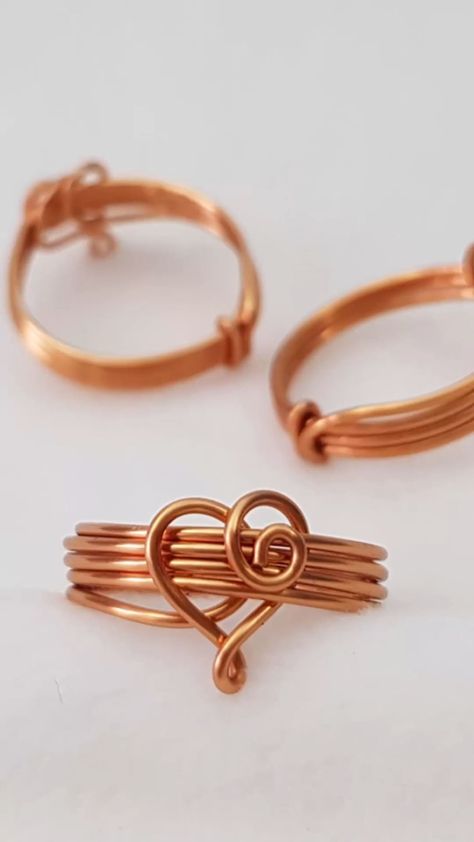 Lan Anh Handmade | Heart rings - How to make jewelry from copper wire | Instagram Wire Wrapped Heart Ring, Homemade Rings, Handmade Rings Tutorial, Wired Ring, Diy Wire Wrapped Rings, Diy Wire Rings, Gold Wire Ring, Wire Jewelry Rings, Keychain Bracelet