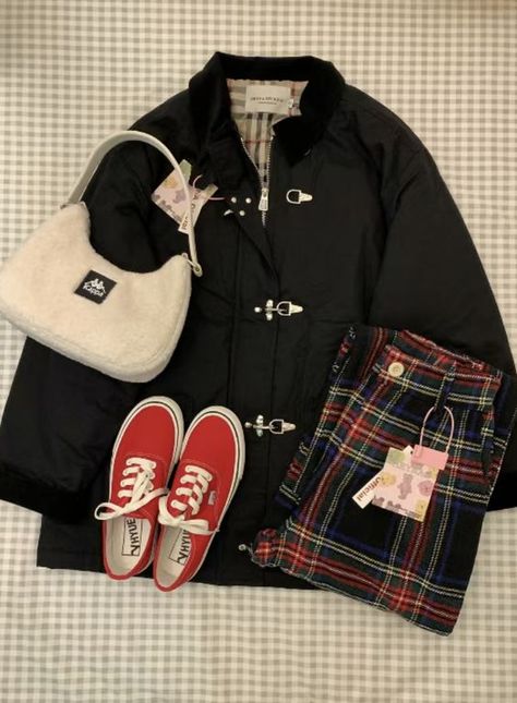 Image Swag, Shoes Outfit Fashion, Y2k Aesthetic Outfits, Fashionista Clothes, Kawaii Clothes, High Fashion Street Style, Casual Style Outfits, Lookbook Outfits, Dream Clothes