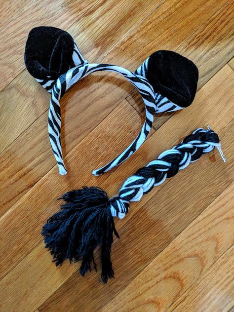 Easy DIY Zebra Costume tail Madagascar Costumes Diy, Jungle Animal Costume, Diy Zebra Costume Women, Zebra Diy Costume, Diy Zebra Costume, Zebra Costume Diy, Zebra Costume Women, Zebra Costume Makeup, Homemade Zebra Costume