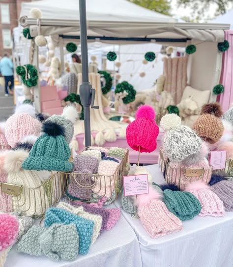 Knitting Small Business, Knitting Display Ideas Craft Fairs, Knit Hat Display Craft Fairs, Knitted Hat Display Ideas, Crochet Hat Display Ideas, Crochet Craft Market Display, Beanie Display Ideas, Crochet Display Ideas Craft Booths, Craft Fair Displays Crochet