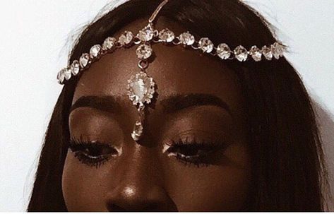 Eye-Catching Chain Hair Ideas Black Royalty, Royalty Aesthetic, Royal Aesthetic, Dark Skin Beauty, Head Jewelry, Head Piece, Throne Of Glass, Horror Story, Black Is Beautiful