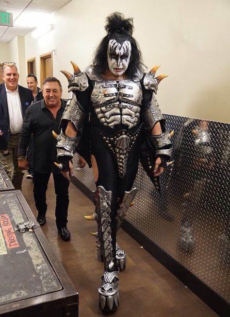 Gene Simmons 2015 Kiss Gene Simmons Costume, Gene Simmons Costume, Kiss Artwork, Gene Simmons Kiss, Kiss Costume, Nfl Football 49ers, Kiss Goodnight, Kiss Members, Rock & Roll