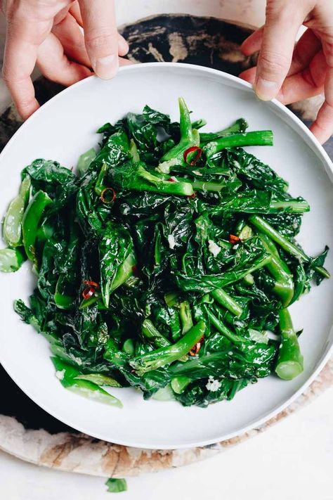 Easy Chinese Broccoli stir fry (kai lan) with garlicky sauce is Vegan, Paleo, Whole30, Keto, and low carb. A great way to add dark leafy greens to your meal. #ChineseBroccoli #ChineseBroccoliStirFry #GarlicSauce #BroccoliGarlicSauce #GaiLanRecipe #KaiLanRecipe #PaleoSideDish #LeafyGreensRecipe #LeafyGreensSideDish #EasyVegetableStirFry Chinese Broccoli Recipe, Easy Vegetable Stir Fry, Broccoli With Garlic Sauce, Leafy Greens Recipes, Chinese Side Dishes, Chinese Broccoli, Garlic Sauce Recipe, Paleo Side Dishes, Kai Lan