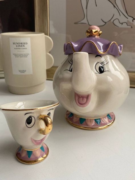 Beauty And The Beast Teapot, Mrs Potts Teapot, Mrs Potts, Teapot Set, Tanah Liat, Disney Mugs, Pretty Mugs, Pottery Crafts, Cute Kitchen