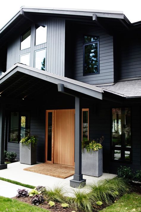 Modern yet classic exterior. Love the front door. Check out www.sketchpadhouseplans.com for amazing house plans! Moderne Have, Midcentury House, Black Houses, Casa Exterior, Front Entrance, Black House Exterior, Design Exterior, Exterior Paint Colors, Modern Landscaping