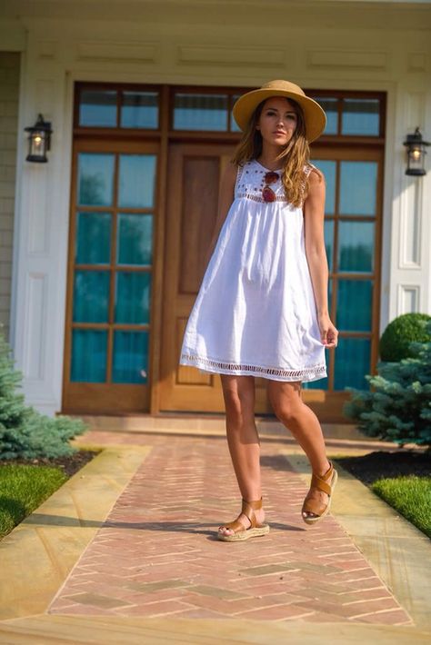 20 Chic Summer Outfits That Are Perfect For 30-Somethings - Designerz Central Preppy Dress, Chic Summer Outfits, Preppy Dresses, Cute Preppy Outfits, Preppy Outfits, Spring Summer Outfits, Girly Girl, Preppy Style, Look Fashion