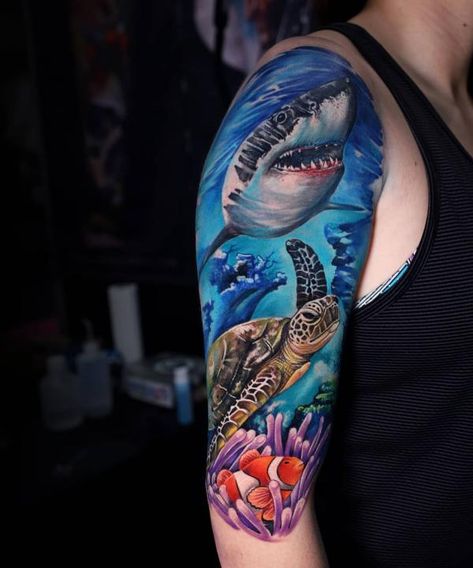 Realistic shark and sea turtle tattoo sleeve Animal Lover Tattoo, Nautical Sleeve, Ocean Theme Tattoos, Shark Tattoo Ideas, Hai Tattoo, Sea Life Tattoos, Beach Inspired Tattoos, Underwater Tattoo, Ocean Sleeve Tattoos