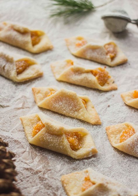 Best Polish Kolaczki Cookies Recipe With Apricot Filling (Gluten Free) Kolaczki Cookies Recipe, Kolaczki Cookies, Kolaczki Recipe, Apricot Filling, Patty Food, Gluten Free Christmas Cookies, Desert Ideas, Gf Baking, Pan Sin Gluten