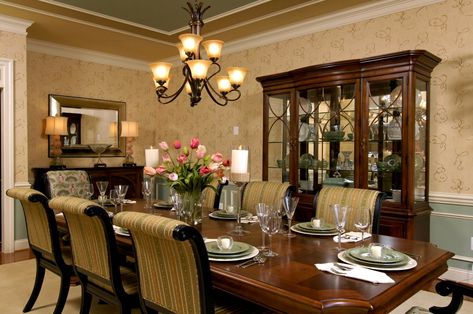 Updated Traditional Dining Room, Traditional Formal Dining Room, Dining Table Decor Everyday, Tuscan Dining Rooms, Traditional Home Offices, Modern Eclectic Living Room, Dining Room Decor Traditional, Dining Room Images, Buffet Hutch