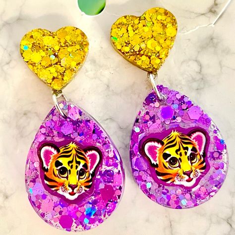 Lisa Frank Tiger Acrylic Sticker Earrings For Sale! These Earrings Are Absolutely Adorable. They Are Handmade By Me With Resin. Each Earring Has An Original Lisa Frank Sticker Imbedded In It. They Are About 1 1/2 Inches Tall And Almost 1 Inch Wide. One Of The Tigers Is Positioned A Little Higher Than The Other One, But You Can Hardly Notice. They Are From My Boutique, And Are Absolutely Cute And One Of A Kind! Lisa Frank Tiger, Sticker Earrings, Acrylic Sticker, Lisa Frank Stickers, Beautiful Beaded Jewelry, 90s Childhood, Party Animal, Lisa Frank, Birthday List