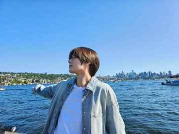 X'te TXT Translations 💬: "[240514] #BEOMGYU Weverse “Seattle☺️” @TXT_members @TXT_bighit https://t.co/BsMzOwsYrh" / X Beomgyu Weverse, Moa Collection, Txt Beomgyu, Tomorrow X Together, Men's Korean Style, Vogue Korea, Daegu, Korean Hairstyle, Korean Street Fashion