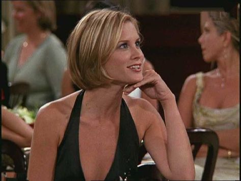 Bonnie Somervile (Mona from Friends TV show) -like this bob haircut! Bonnie Somerville, Mona Friends, Oblong Face Hairstyles, Long Face Hairstyles, Bob Hairstyles For Fine Hair, Funky Hairstyles, Long Faces, Favorite Hairstyles, Blonde Bobs