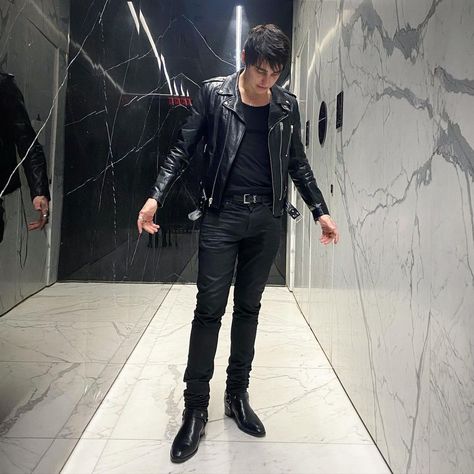 Colby Brock Fashion, Colby Brock Suit, Colby Brock In A Suit, Colby Brock Hands, Colby Brock Outfit, Colby Brock Instagram, Sam And Colby Merch, Emo Fits, Emo Boy