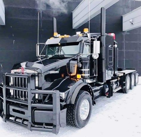 Kenworth T800, Trucks Lifted Diesel, Freightliner Trucks, Black Truck, New Luxury Cars, Heavy Construction Equipment, Old Lorries, Truck Transport, Custom Big Rigs