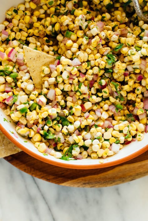 This fresh corn salsa will be a big hit at your summer party or dinner table! It's made simply with sweet corn, red onion, jalapeño, cilantro, lime and a hint of chili powder. #cornsalsa #cornrecipe Authentic Mexican Corn, Mexican Corn Salsa, Roasted Chili Corn Salsa, Easy Corn Recipes, Chipotle Corn Salsa, Fresh Corn Salsa, Chipotle Copycat, Corn Salsa Recipe, Cookie And Kate