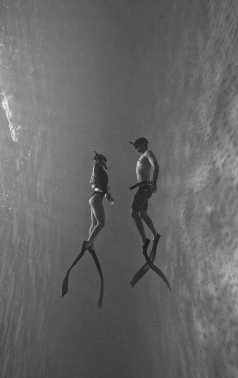 Tropical Couple Aesthetic, Underwater Couple Photography, Freediving Aesthetic, Free Diving Photography, Couples Vision Board Ideas, Free Diving Aesthetic, Sweet Couple Aesthetic, Couple Underwater, Scuba Diving Couple