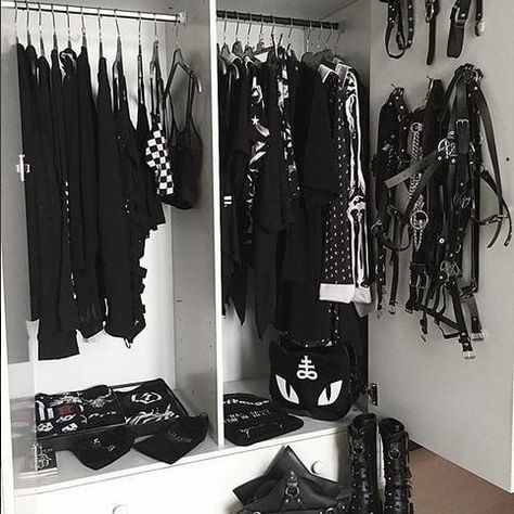 Emo Bedroom, Grunge Bedroom, Gothic Room, Gothic Bedroom, Attitude Clothing, Goth Home, Goth Home Decor, Goth Decor, Grunge Room