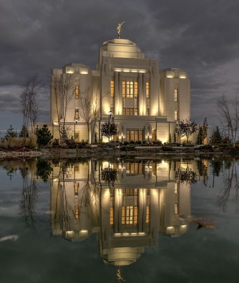 Interesting Structures, Lds Temple Art, Lds Artwork, Lds Temple Pictures, Mormon Temples, Meridian Idaho, Religious Photos, Temple Pictures, Church Pictures