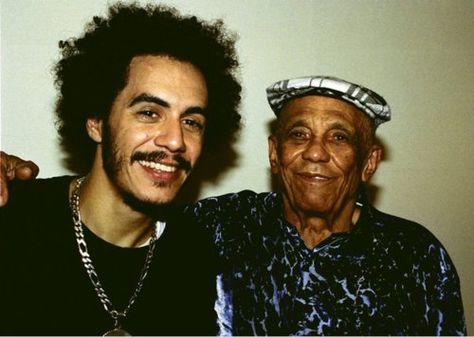 Marcelo e Bezerra Marcelo D2, Move In Silence, Cheech And Chong, Black Music, Black Anime Characters, Bossa Nova, Music Legends, Black Power, Black Culture