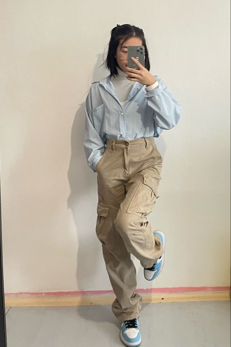 Ootd, outfit inspo, blue outfit, autumn outfit, beige cargo pants, white long sleeve t-shirt, air jordan 1, blue shirt Blue Beige White Outfit, Blue And Beige Outfit, Black Cargo Pants Outfit Women, Knit Shirt Outfit, Outfit With Cargo Pants, Beige Cargo Pants Outfit, Black Cargo Pants Outfit, Air Jordan 1 Blue, Baby Blue Outfit