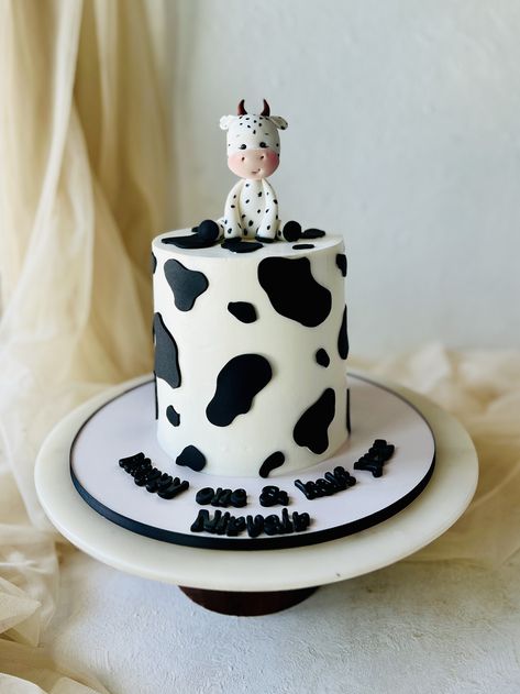 Cow Theme Cake, Birthday Cake Boy, Cow Birthday Cake, Cake Boy, Cow Birthday, Animal Cake, Theme Cake, Boy Birthday Cake, Cakes For Boys