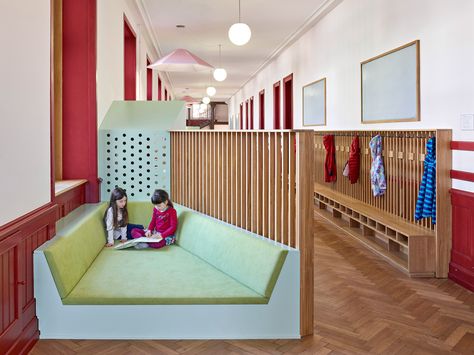 ZMIK turn school corridors into playful Learning Scapes project Activity Based Learning, Playful Learning, Quiet Space, School Hallways, Modern Classroom, Multifunctional Space, Green School, Community Space, Swiss Design