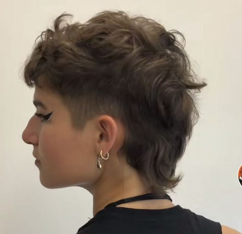 Queer Haircut, Haircut Mullet, Queer Hair, Short Mullet, Windows To The Soul, Haircut 2024, Shaved Side Hairstyles, Warm Scarves, Mullet Haircut