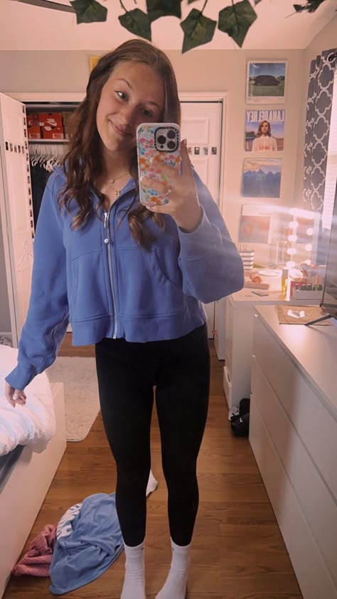 Lulu Fits Aesthetic, Preppy School Outfits Leggings, Leggings Outfit Inspo For School, Cute Lulu Lemon Outfits, Preppy Athletic Outfits Winter, Aerie Outfits Summer, How To Style Lululemon Leggings, Cute Everyday Outfits College, Lululemon School Outfit