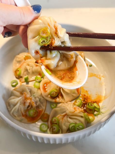 These beginner friendly homemade Xiao Long Bao, also known as soup dumplings are so juicy and delicious, bursting with flavorful hot soup. This method makes this recipe more accessible to home cooks, using simple soup jelly that solidifies in the fridge that then melts into a glorious, flavorful broth. Homemade Soup Dumplings, Teriyaki Chicken Ramen, Garlic Parmesan Steak, Honey Halloumi, Creamy Honey Mustard Chicken, Easy Homemade Soups, Easy Dumplings, Butternut Squash Sauce, Xiao Long Bao