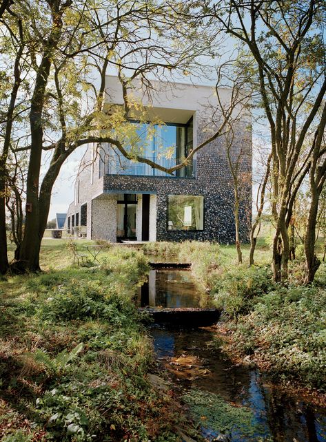 Inside Lord Jacob Rothschild’s Monolithic English Country Estate Home Ideas Outside, Flint Wall, Flint House, English Country Estate, Modern English Country, Flint Stone, English Estate, Zen Living, Nice Houses