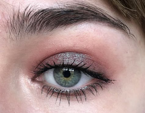 Grey Green Eyes Makeup, Grey Pink Makeup, Makeup Looks For Grey Eyes, Small Eyes Makeup Hooded, Makeup For Green Hooded Eyes, Grey Makeup Looks, Makeup For Grey Eyes, 2023 Eyeshadow, Flame Costume