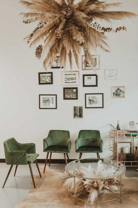 Ikea Waiting Room Ideas, Boho Waiting Area, Salon Waiting Area Seating, Green Salon Aesthetic, Salon Seating Ideas Waiting Area, Salon Sitting Area Ideas, Earthy Salon Suite, Waiting Area In Salon, Earth Tone Salon Decor